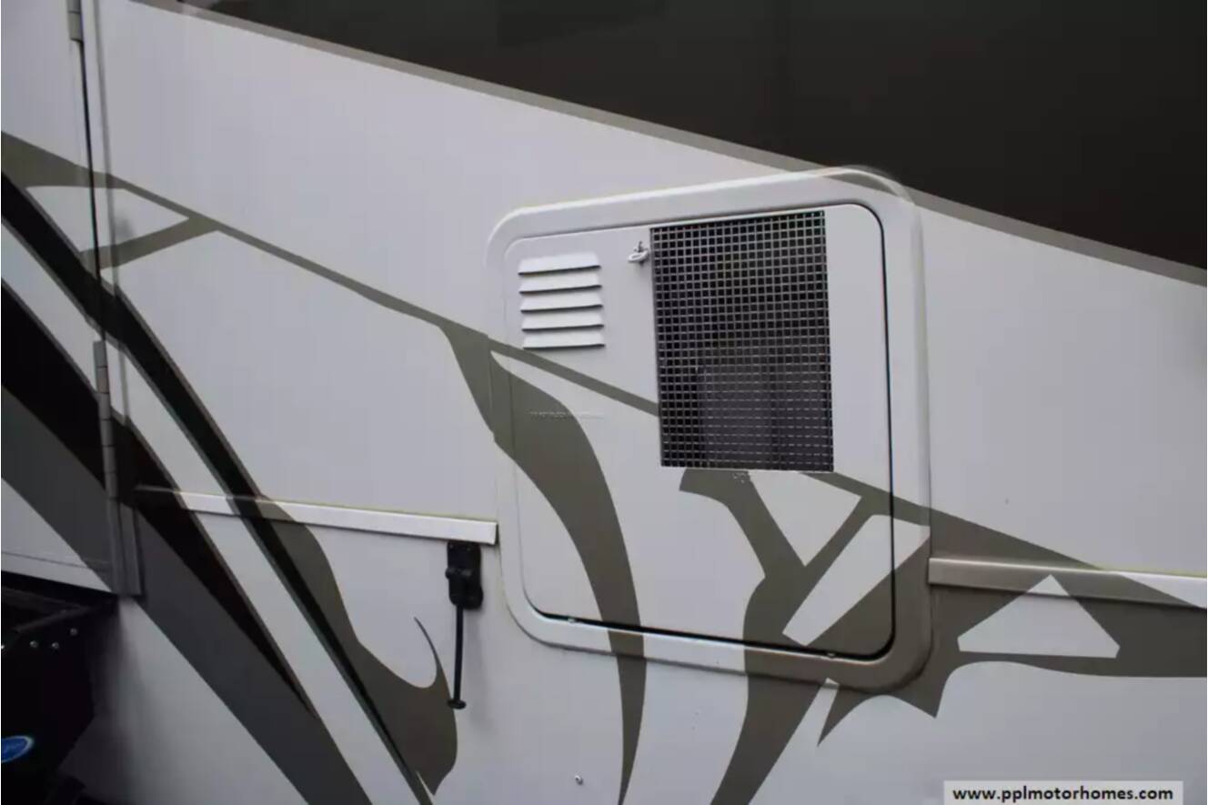 A photo of this 2021 Redwood REDWOOD 4001LK