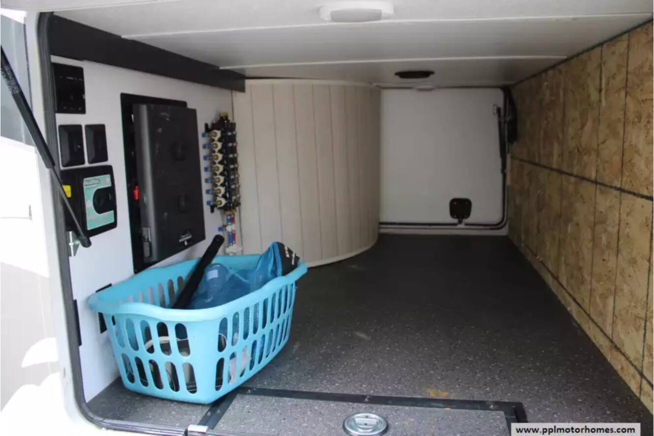 A photo of this 2021 Redwood REDWOOD 4001LK