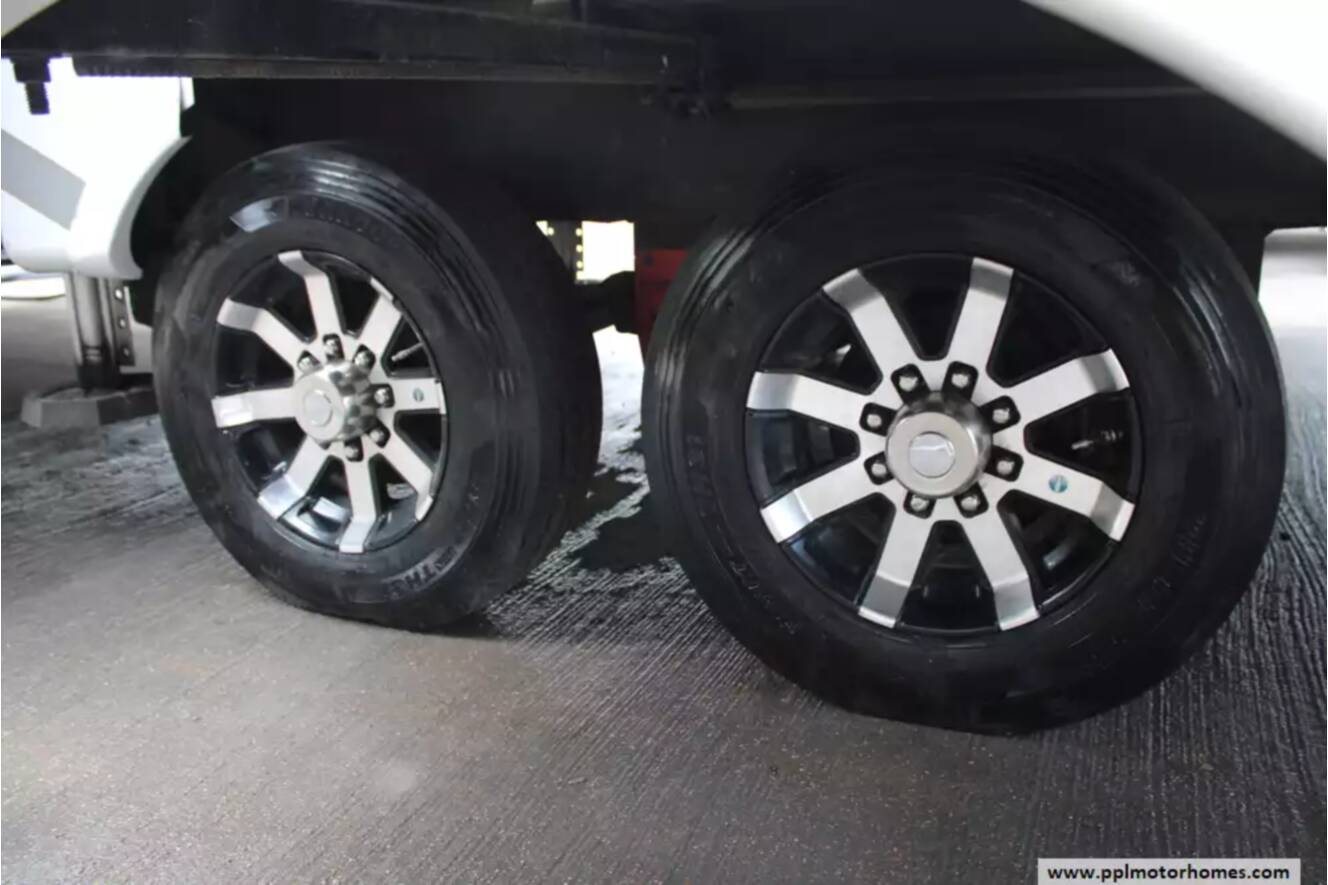 A photo of this 2021 Redwood REDWOOD 4001LK