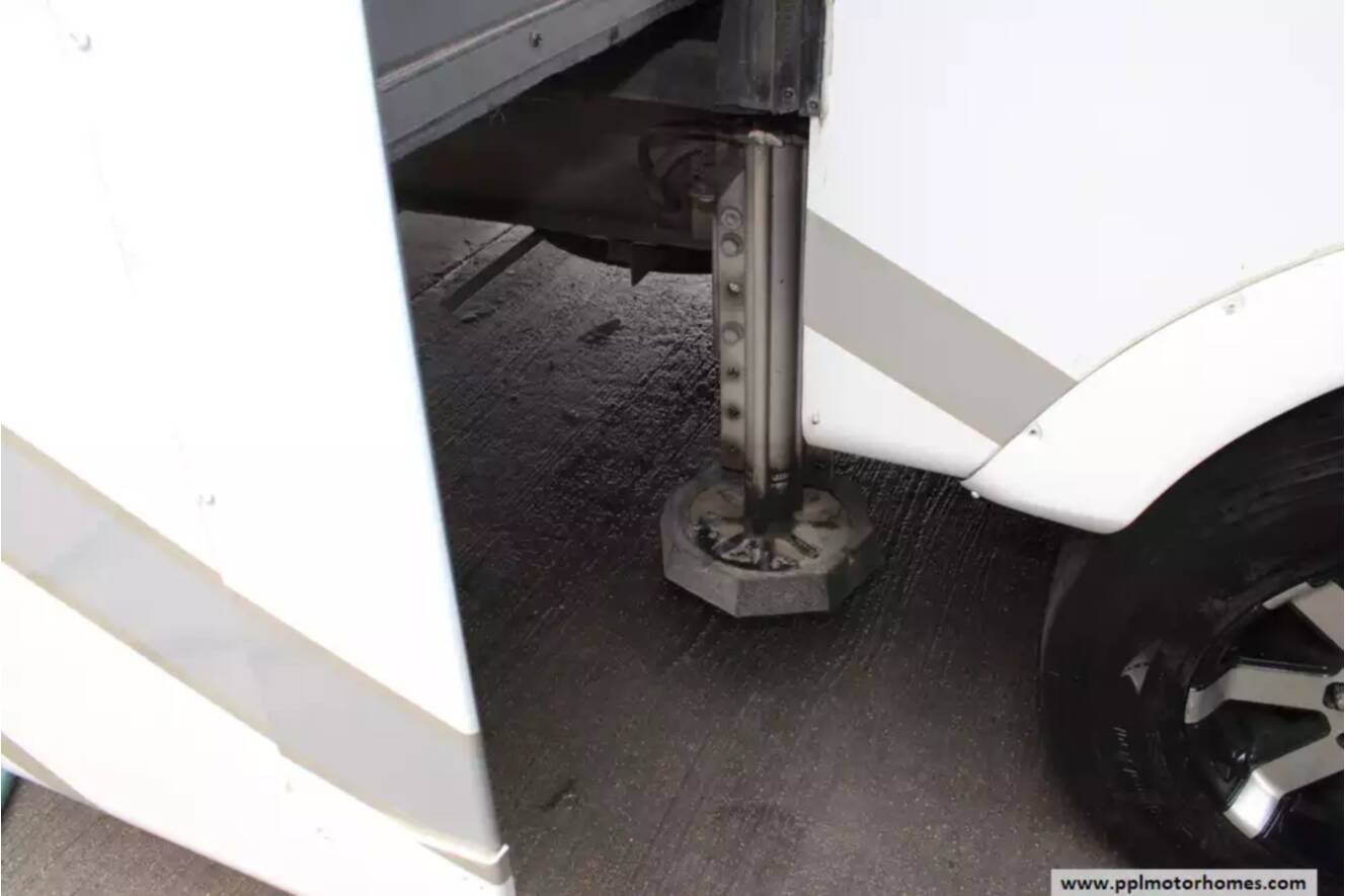 A photo of this 2021 Redwood REDWOOD 4001LK