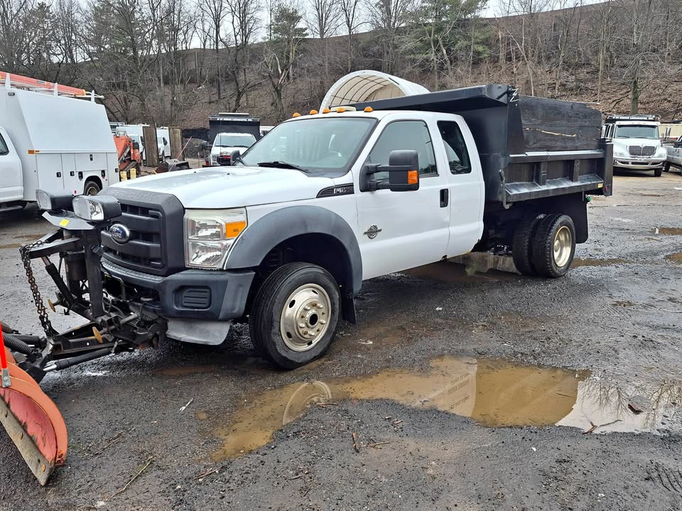 2011 FORD F550 in Spring City, PA