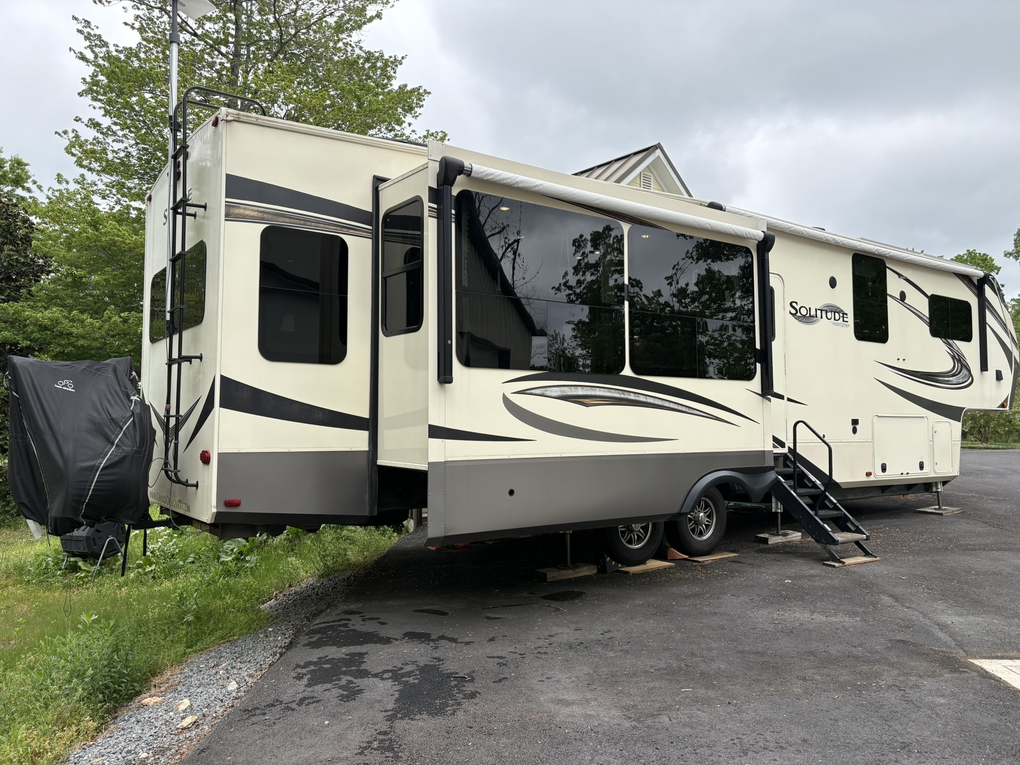2020 Grand Design SOLITUDE 377MBS in charlottesville VA