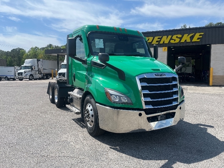 2022 FREIGHTLINER CASCADIA 116 in Alexandria, VA
