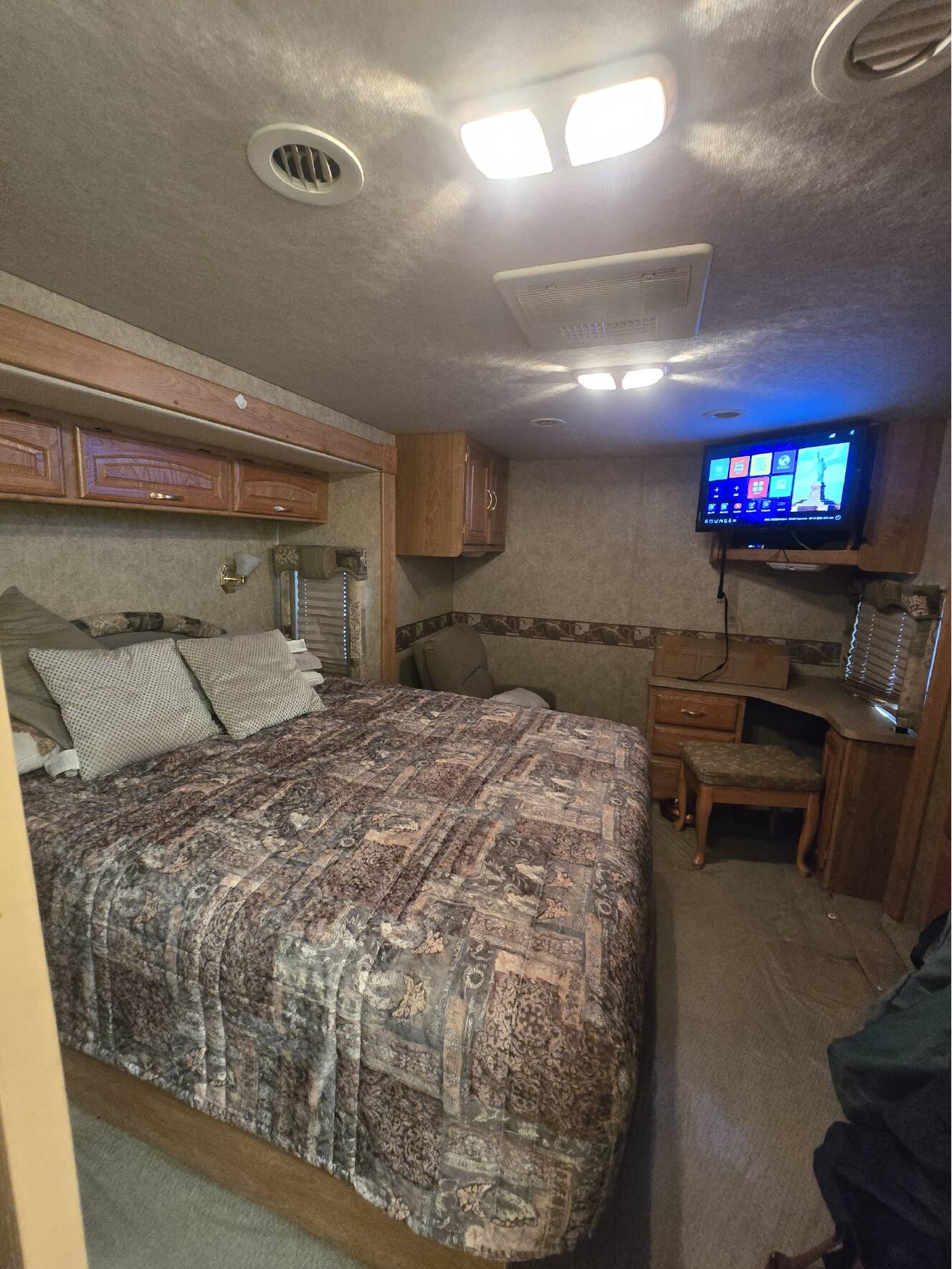 A photo of this 2006 Georgie Boy LANDAU 36