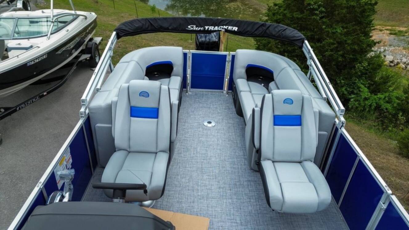 A photo of this 2026 Sun Tracker Party Barge® 22 DLX