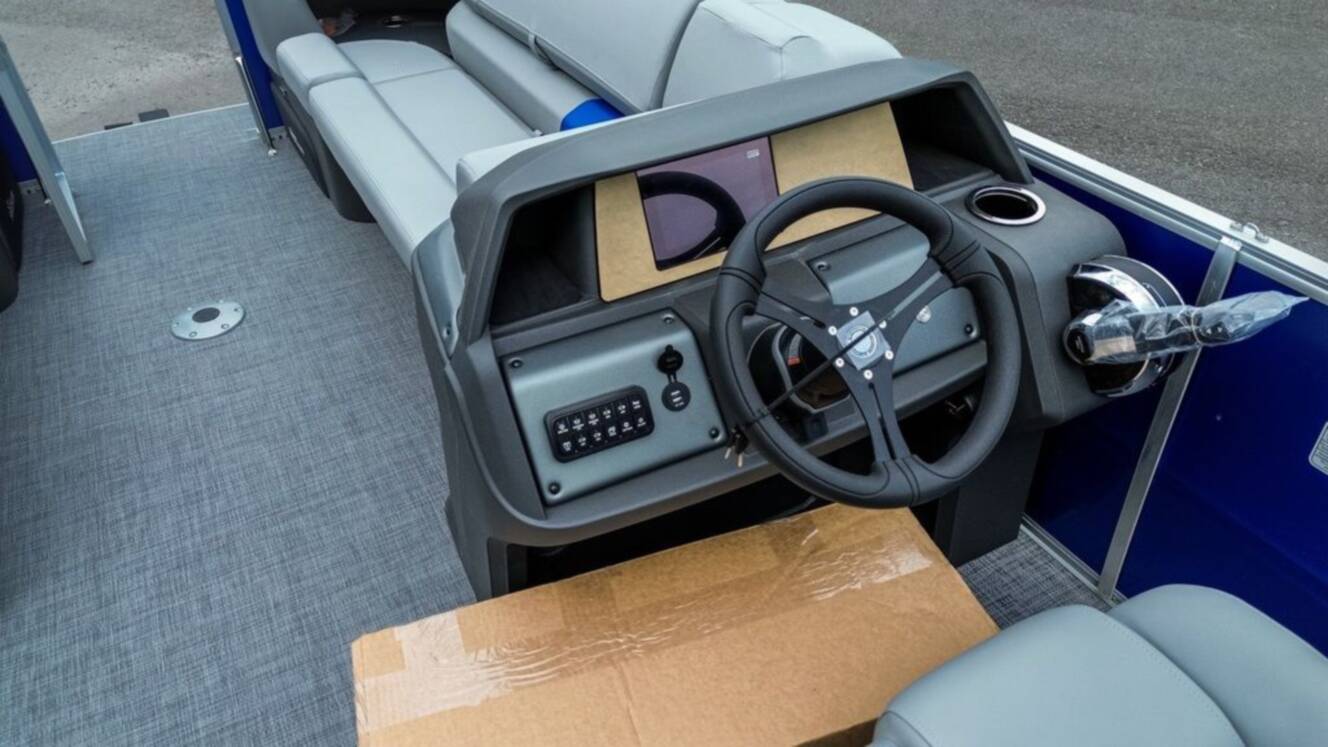 A photo of this 2026 Sun Tracker Party Barge® 22 DLX