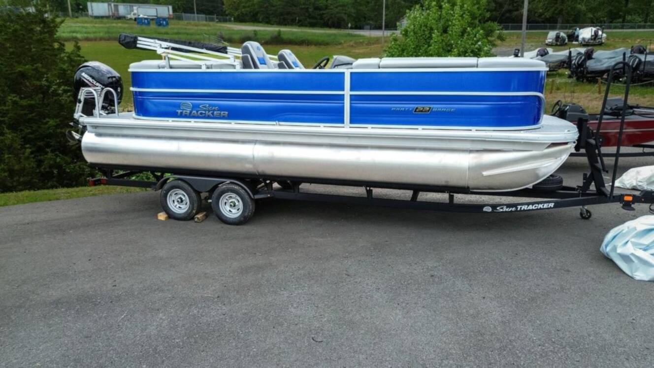 A photo of this 2026 Sun Tracker Party Barge® 22 DLX