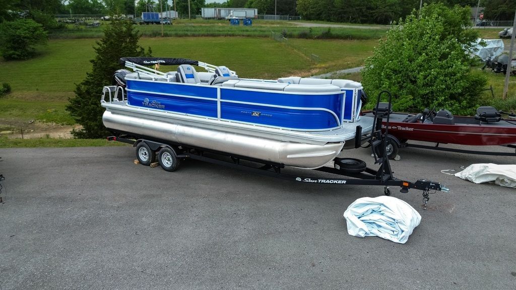 2026 Sun Tracker Party Barge® 22 DLX in white bluff TN