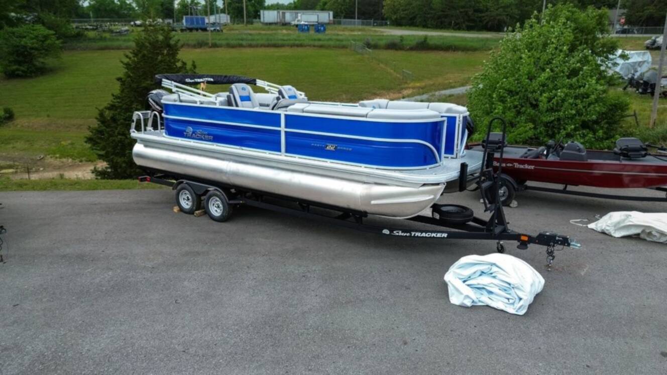 A photo of this 2026 Sun Tracker Party Barge® 22 DLX