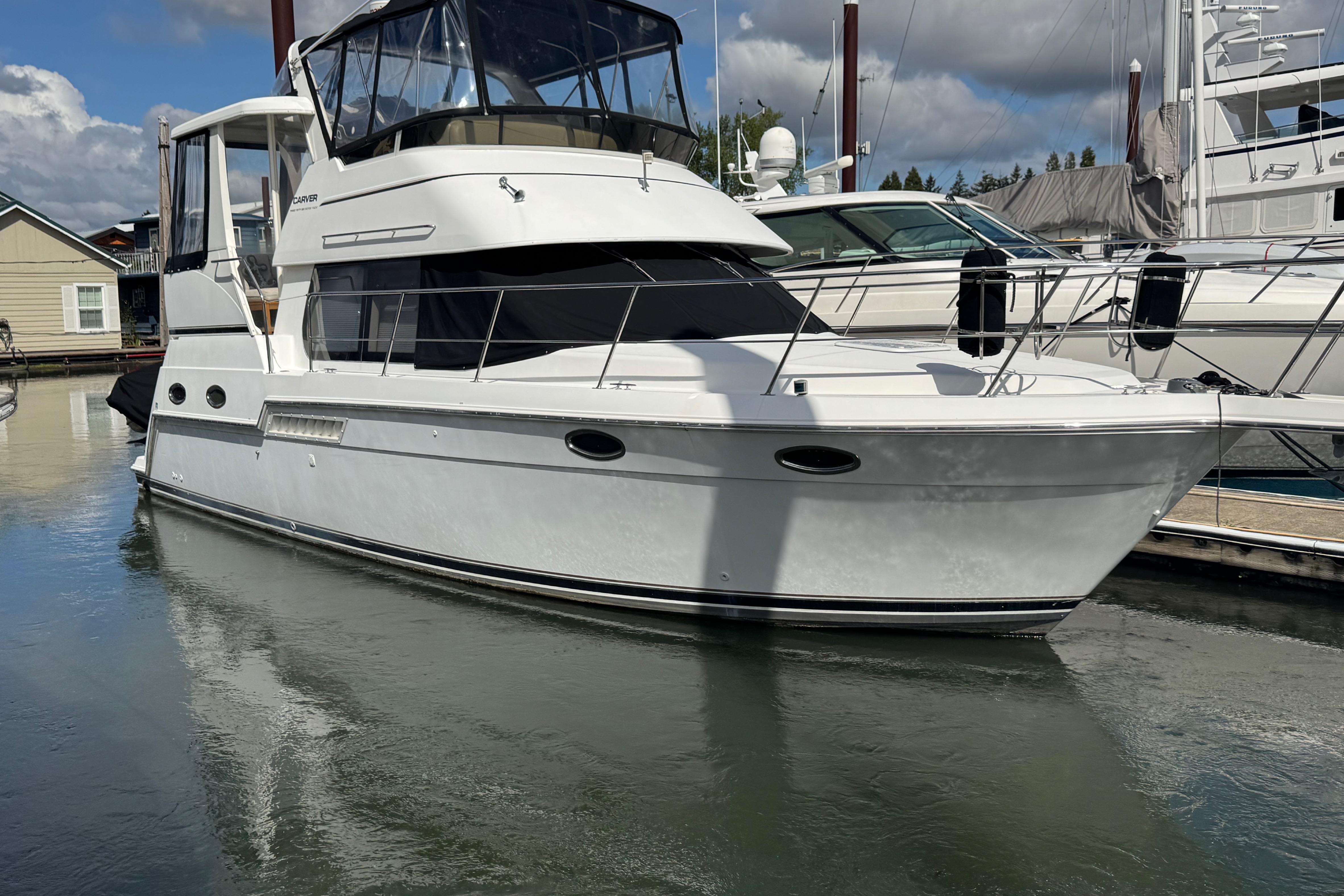 2001 Carver 356 Motor Yacht in portland OR