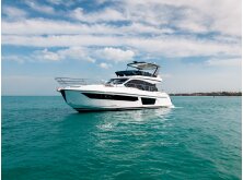 4 Versatile Flybridge Boats Under 40 Feet image