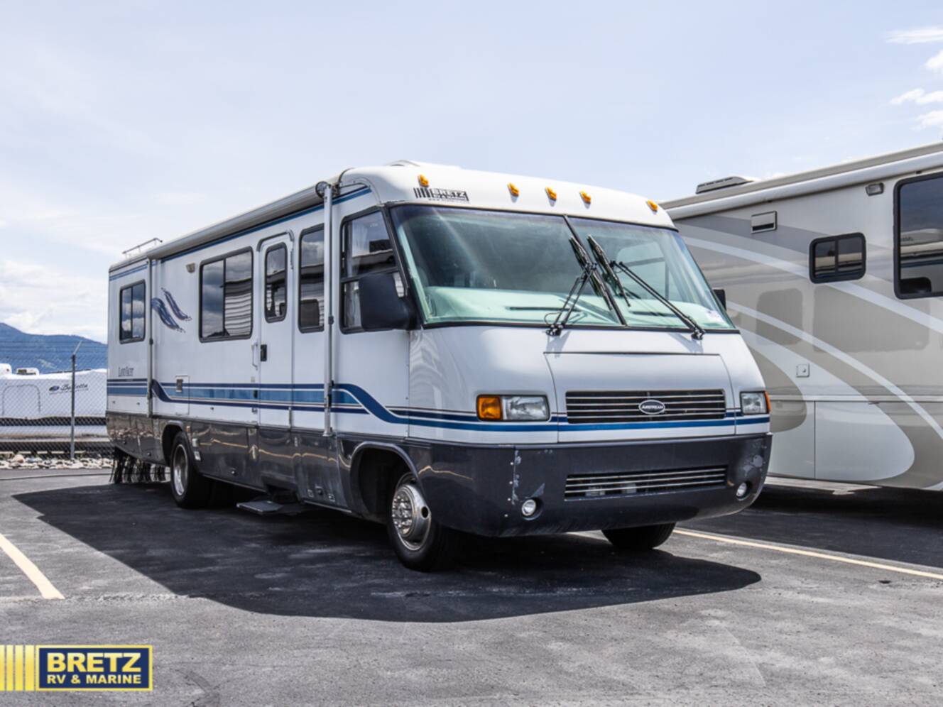 A photo of this 1996 Airstream Airstream Landyacht