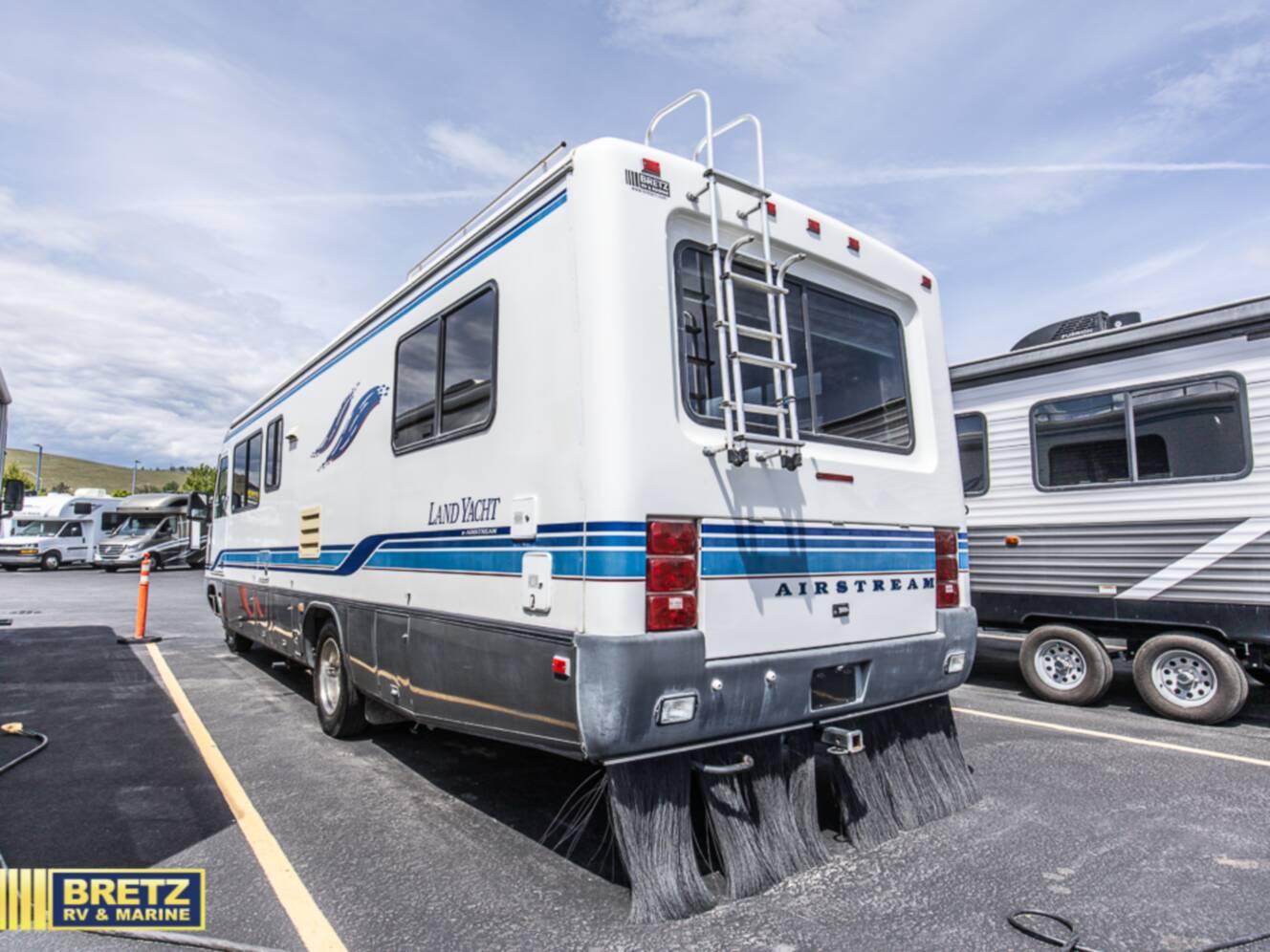 A photo of this 1996 Airstream Airstream Landyacht
