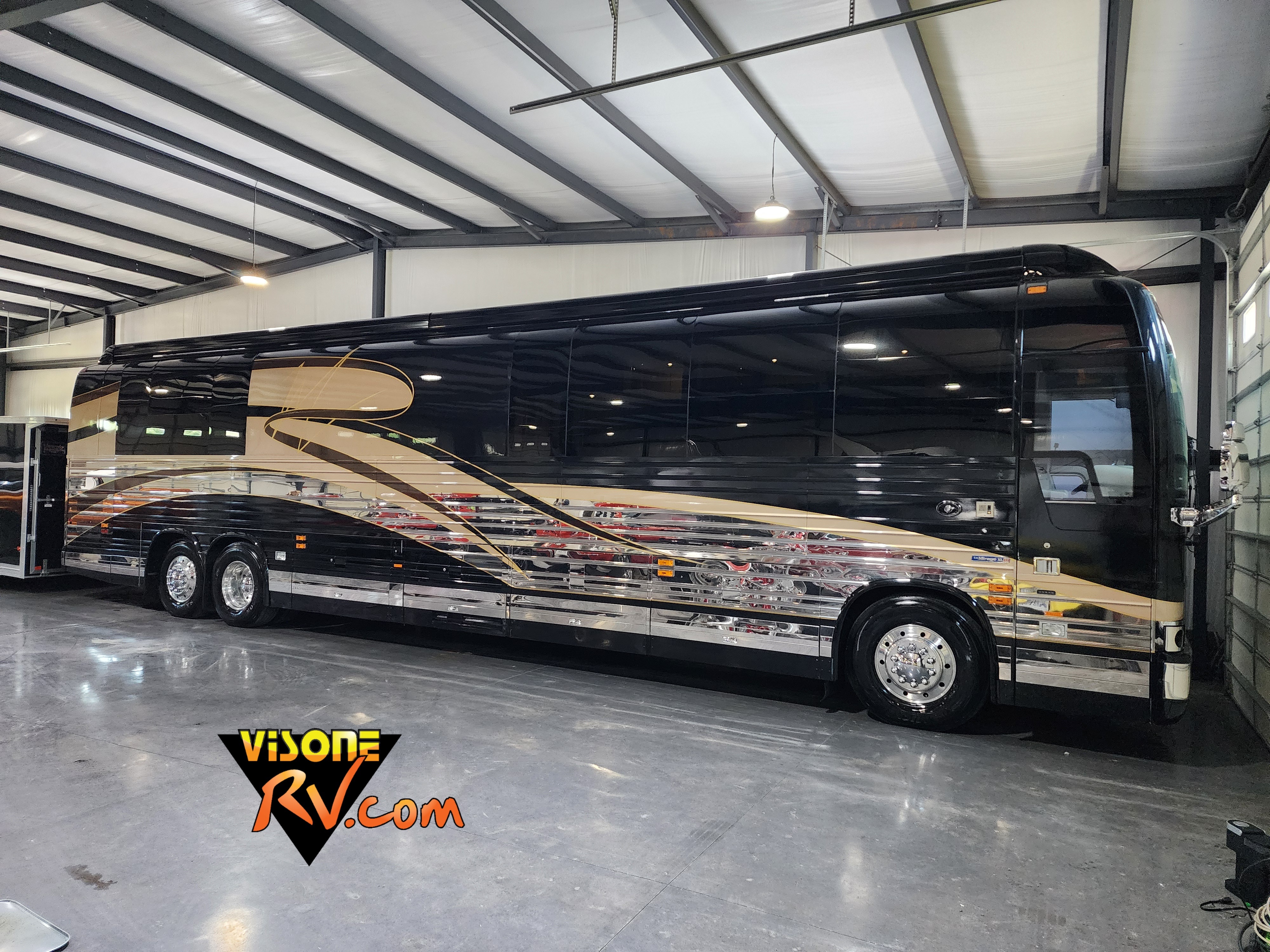 2002 Prevost Vantare Featherlite  in east bernstadt KY