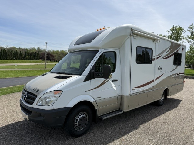 2013 Winnebago VIEW PROFILE 24V RV