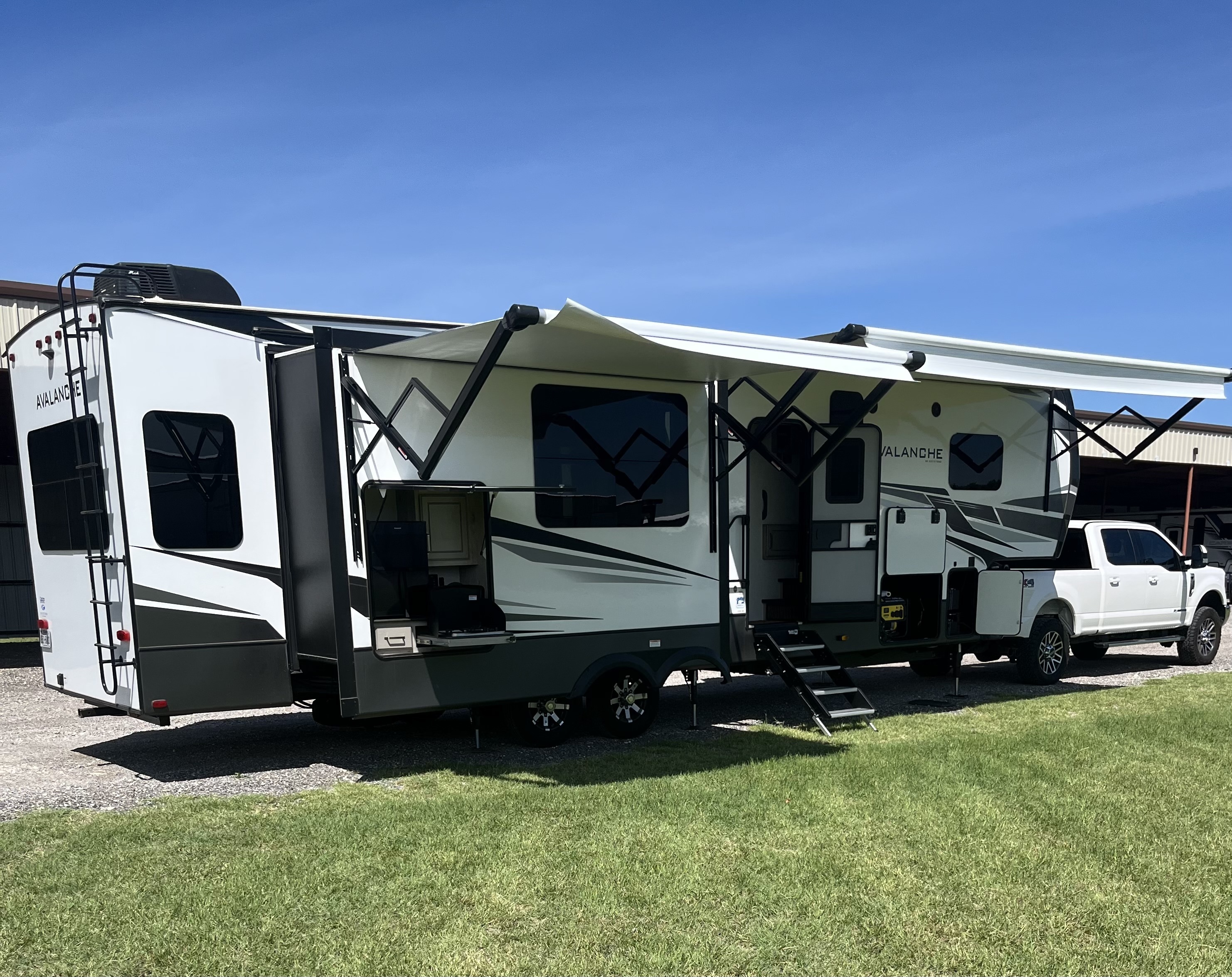 2021 Keystone AVALANCHE 338GK RV