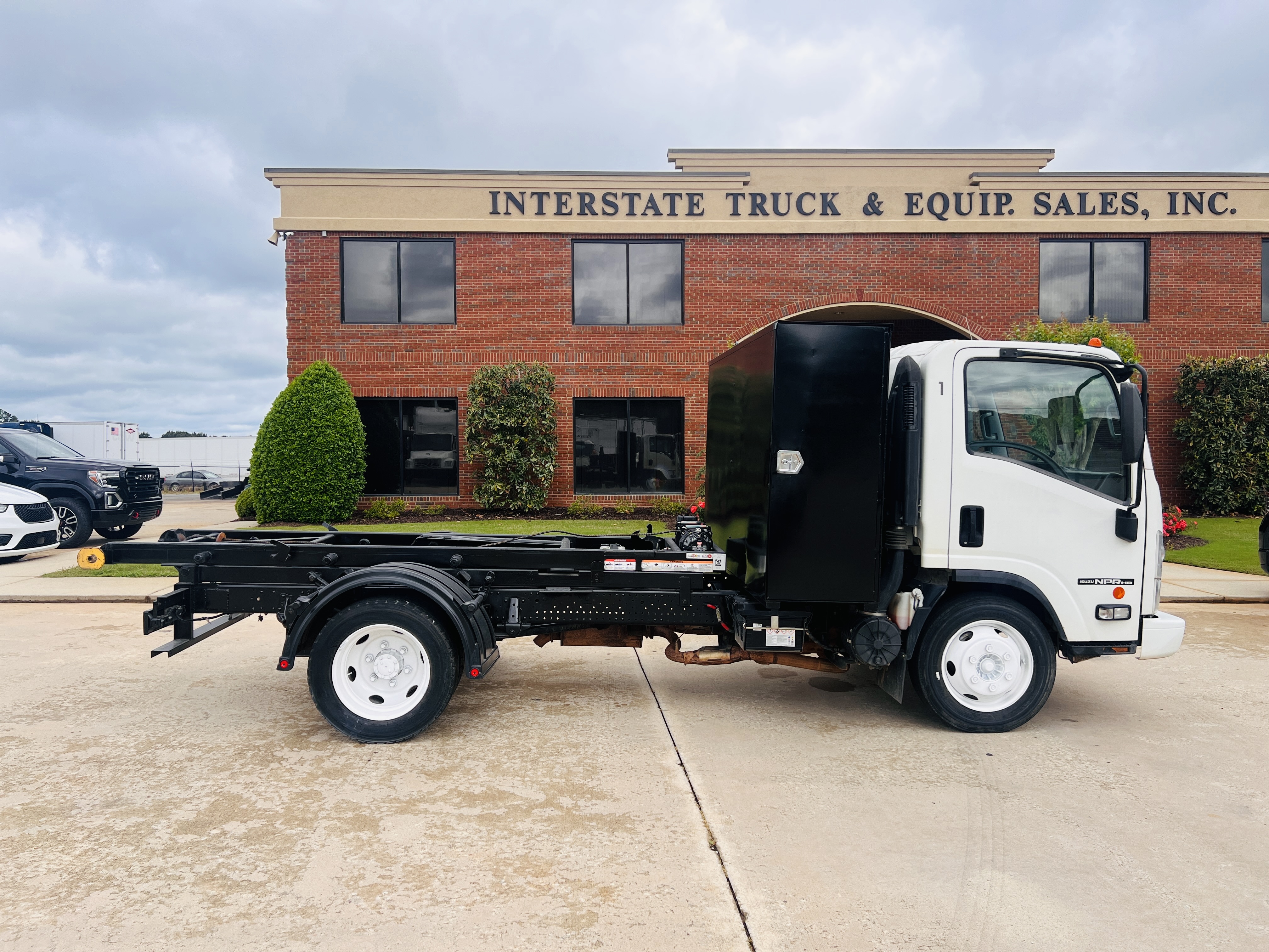 2020 ISUZU NPR HD in Jefferson, GA