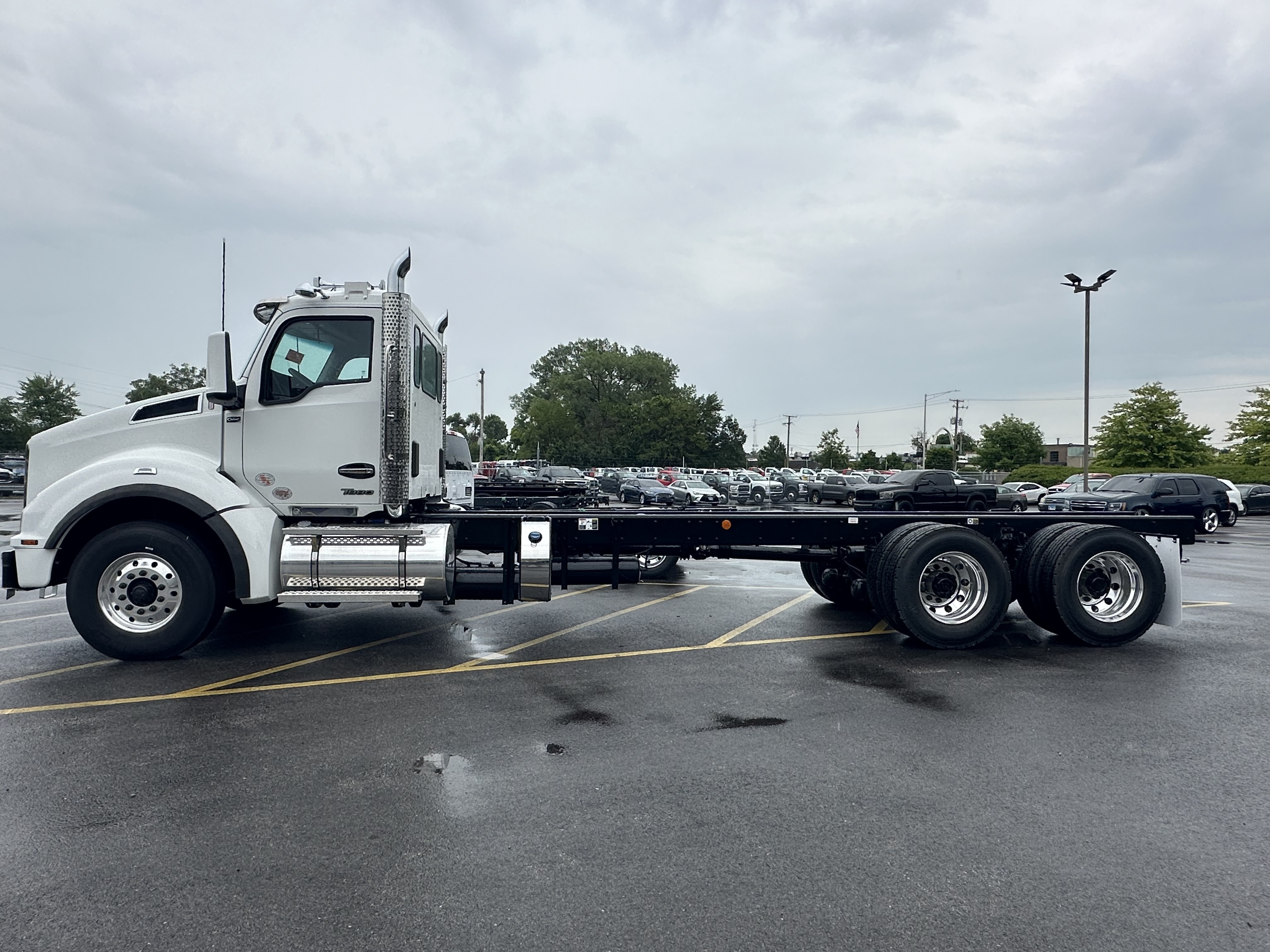 2027 KENWORTH T880 in Alsip, IL