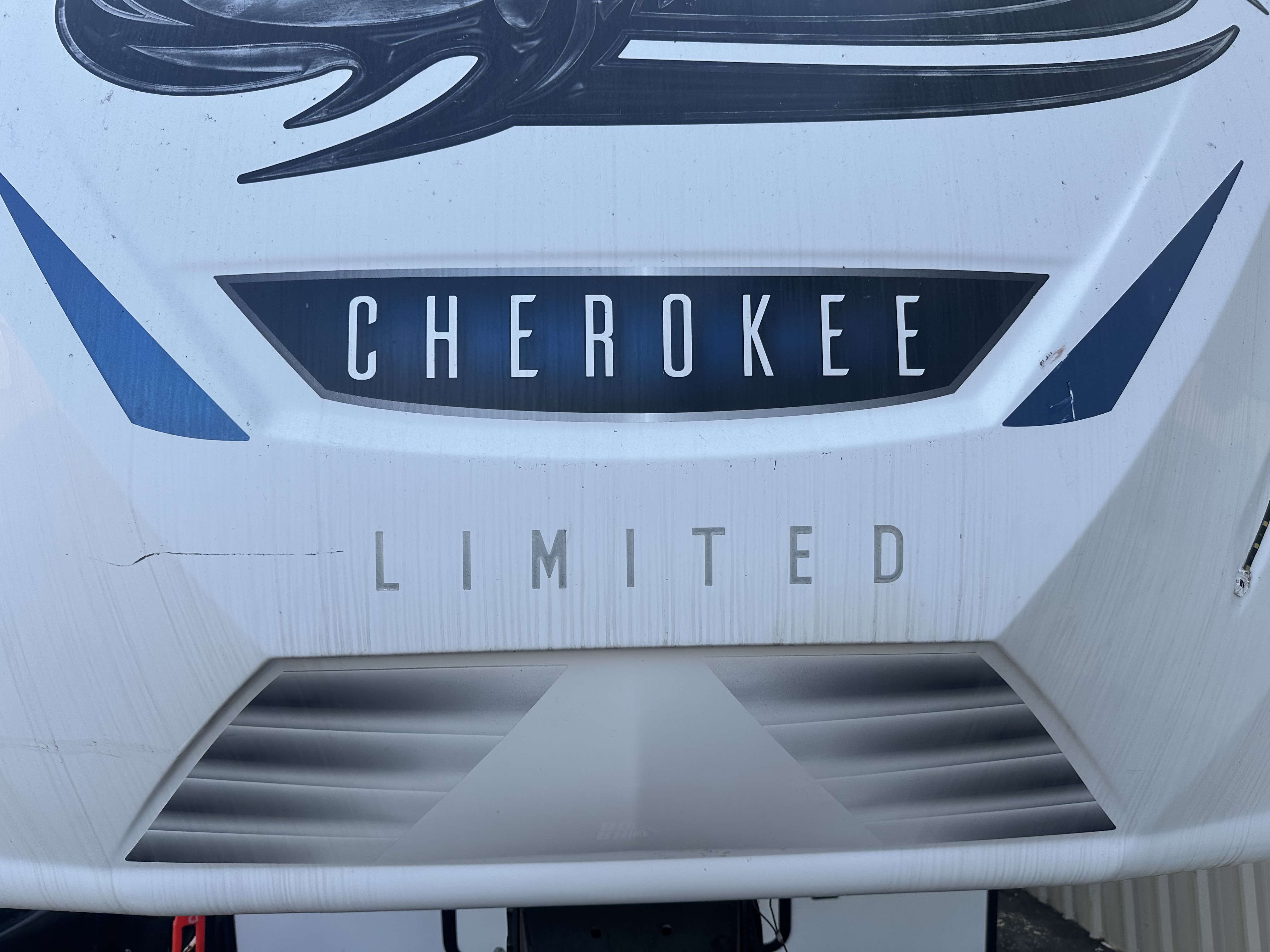 2021 Forest River CHEROKEE ARCTIC WOLF 321BH in marina CA