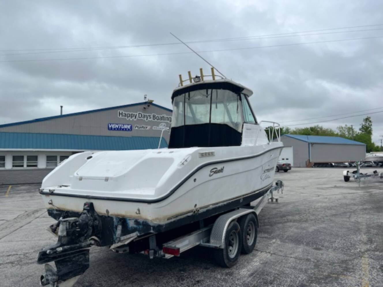 A photo of this 2004 Seaswirl 2601 WALKAROUND