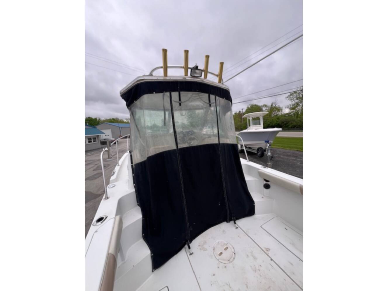 A photo of this 2004 Seaswirl 2601 WALKAROUND
