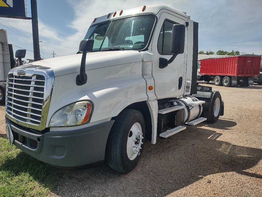 2014 FREIGHTLINER CASCADIA 125 in Pratt, KS