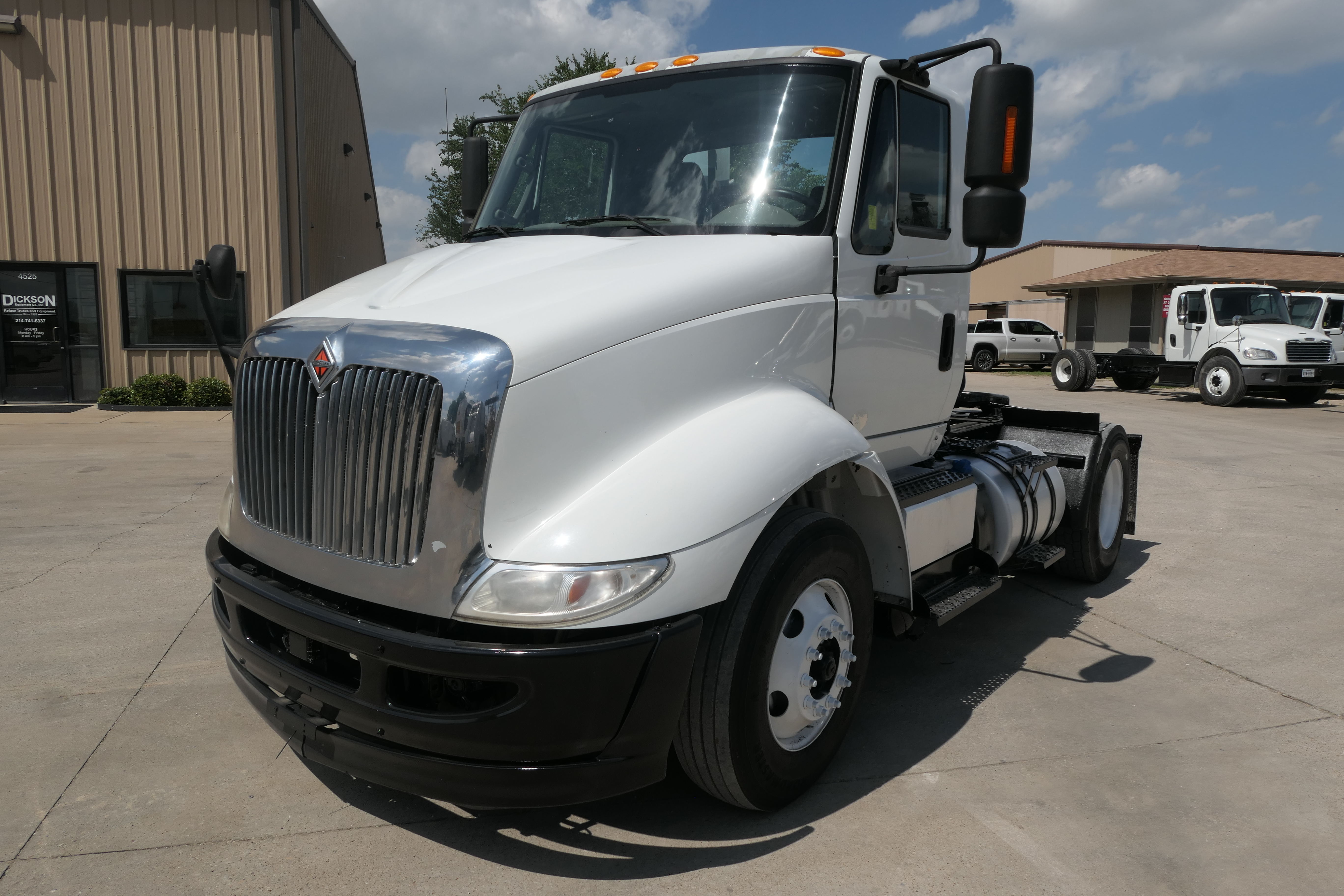 2017 INTERNATIONAL 8600 in Dallas, TX