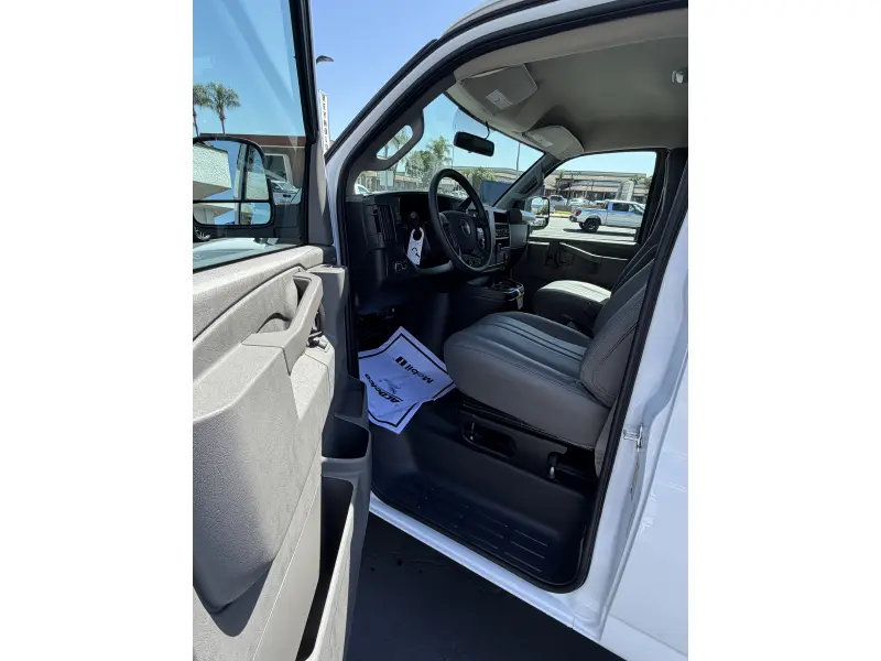 2026 GMC SAVANA 2500 V8 GAS