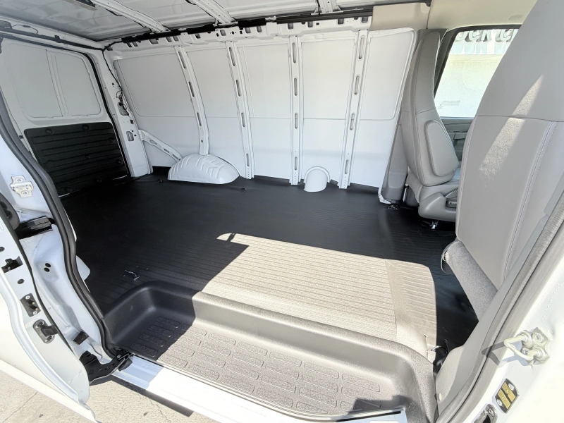 2026 GMC SAVANA 2500 V8 GAS