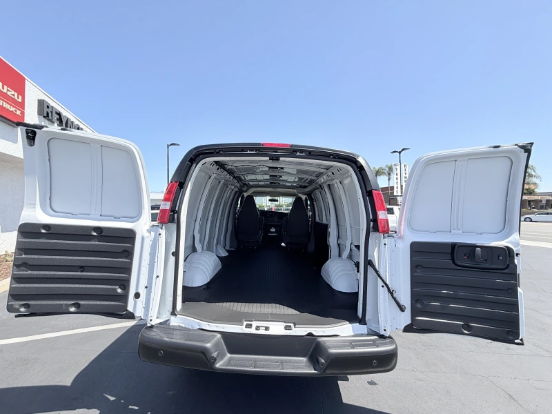 2026 GMC SAVANA 2500 V8 GAS