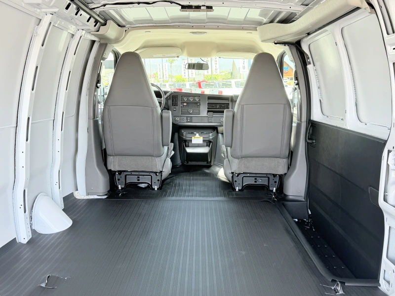 2026 GMC SAVANA 2500 V8 GAS