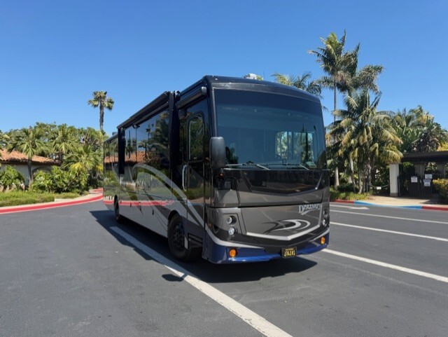 2019 Fleetwood DISCOVERY 38N in orange CA