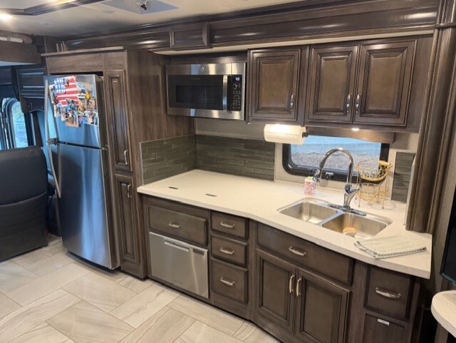 2019 Fleetwood DISCOVERY 38N in orange CA
