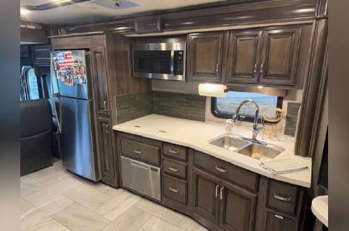 2019 Fleetwood DISCOVERY 38N in orange CA
