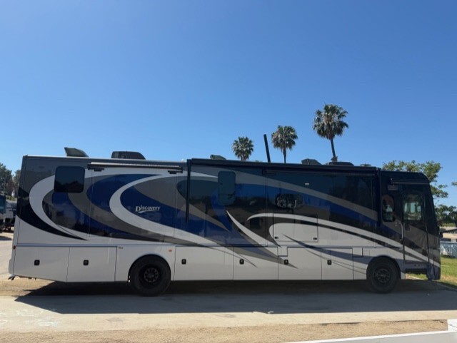 2019 Fleetwood DISCOVERY 38N in orange CA