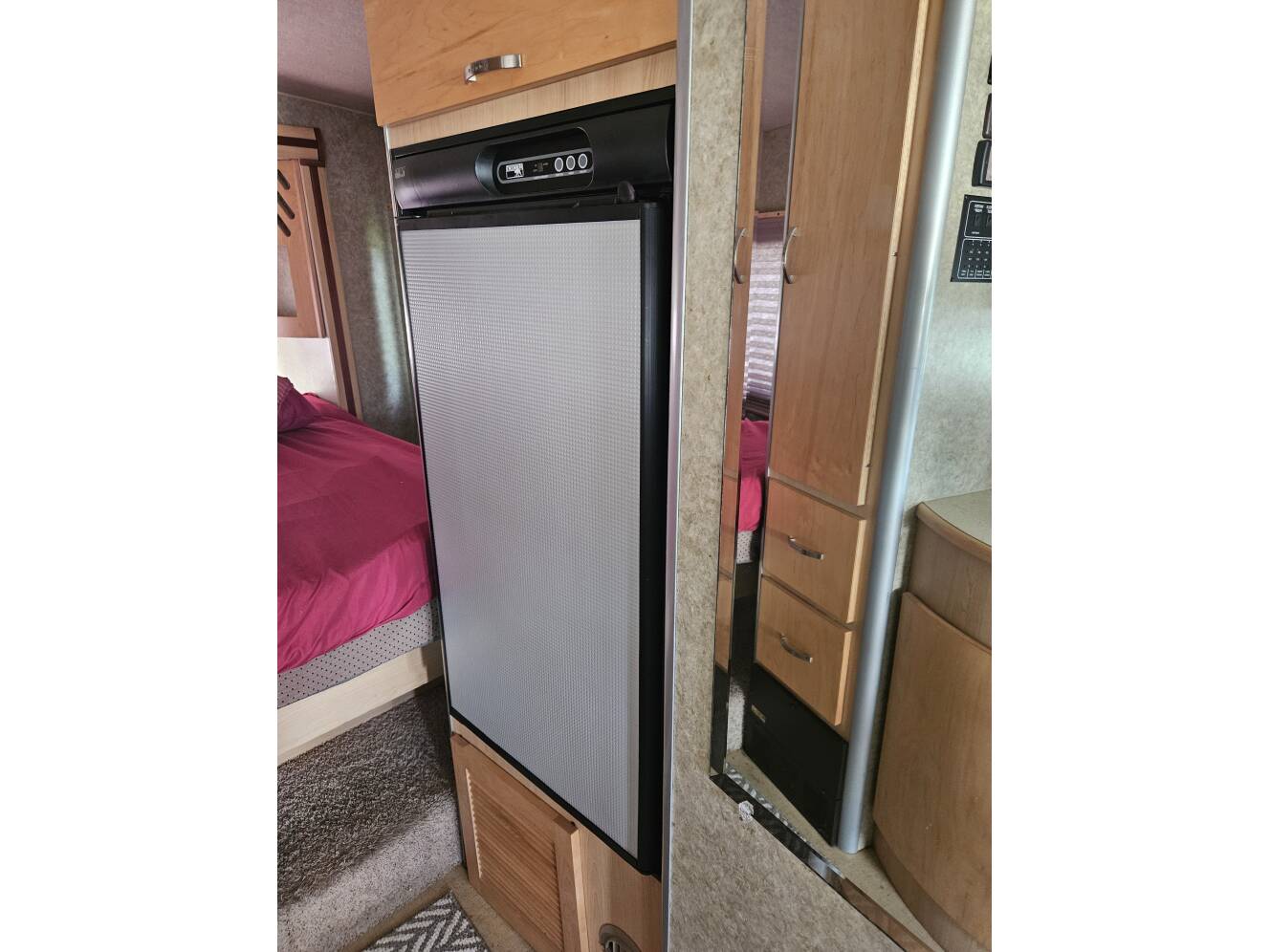 A photo of this 2009 Winnebago ITASCA NAVION IQ 24DL