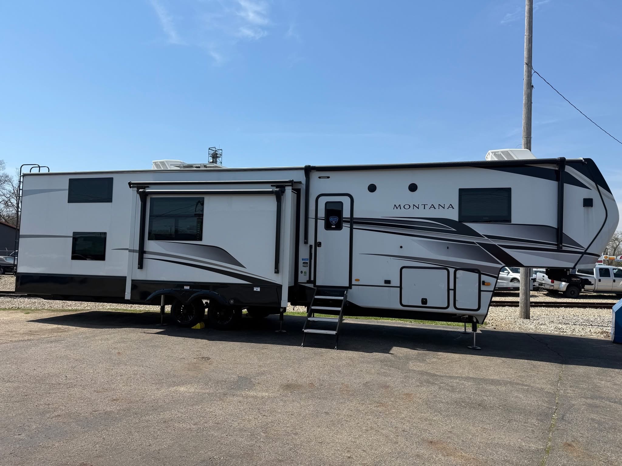2025 Keystone MONTANA 3915TB RV