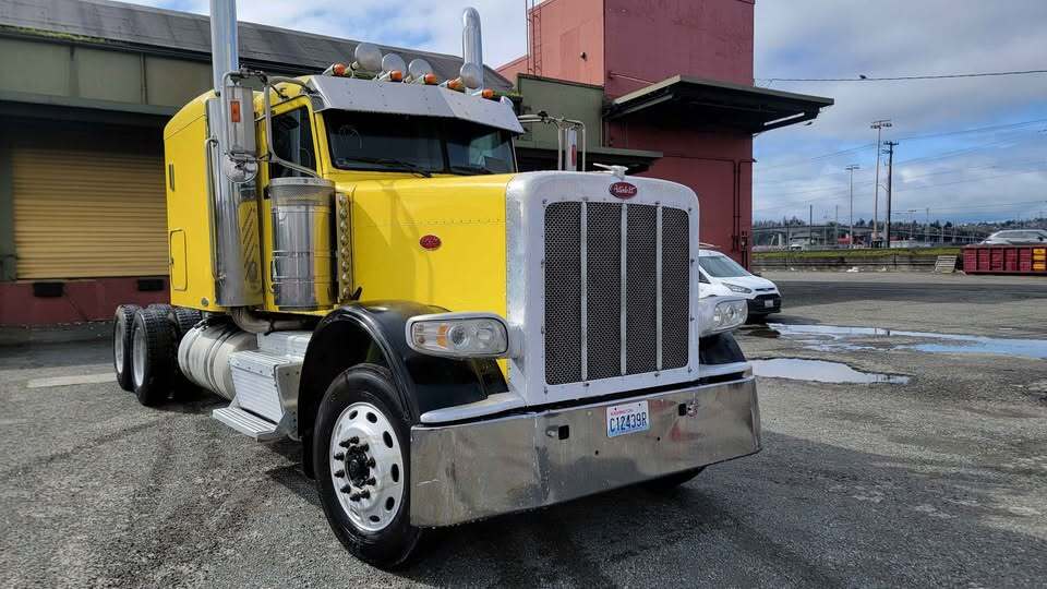 2012 PETERBILT 388 in Burien, WA
