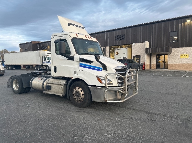 2021 FREIGHTLINER CASCADIA 116 in Montgomery, NY