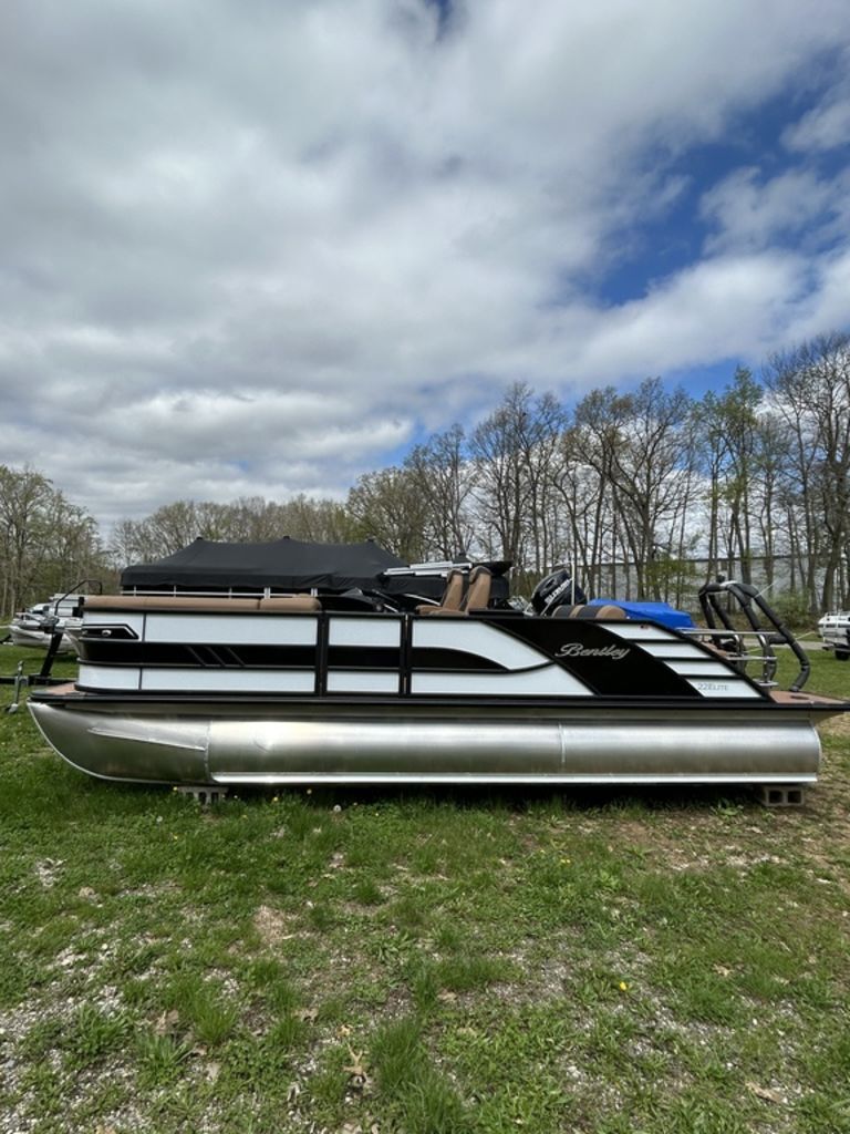 2026 Bentley Pontoons Elite Swingback Bench 223 (XLP3) 25’ SWINGBACK DUAL CAPTAIN in coldwater MI