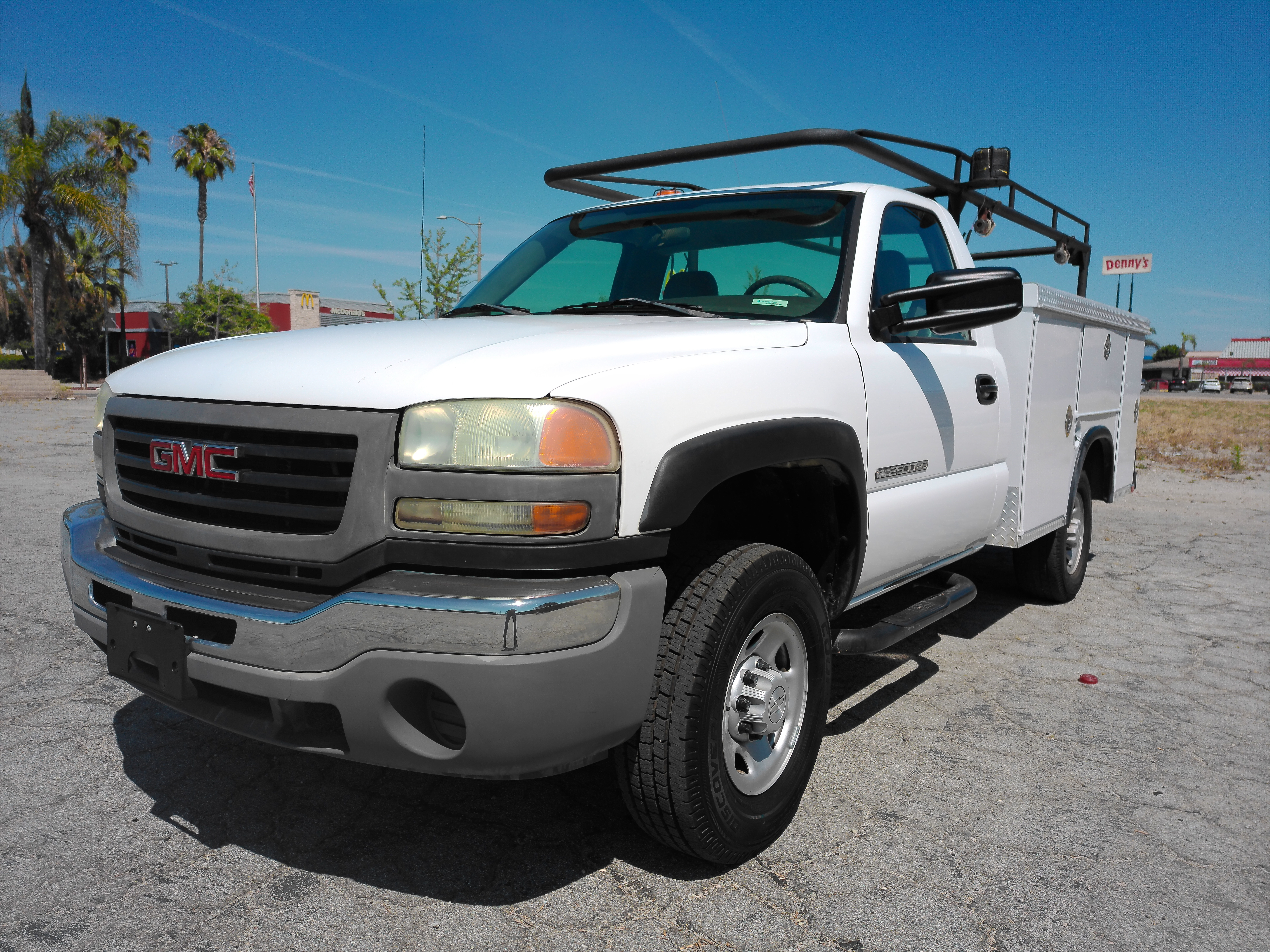 2004 GMC SIERRA 2500 HD in Colton, CA