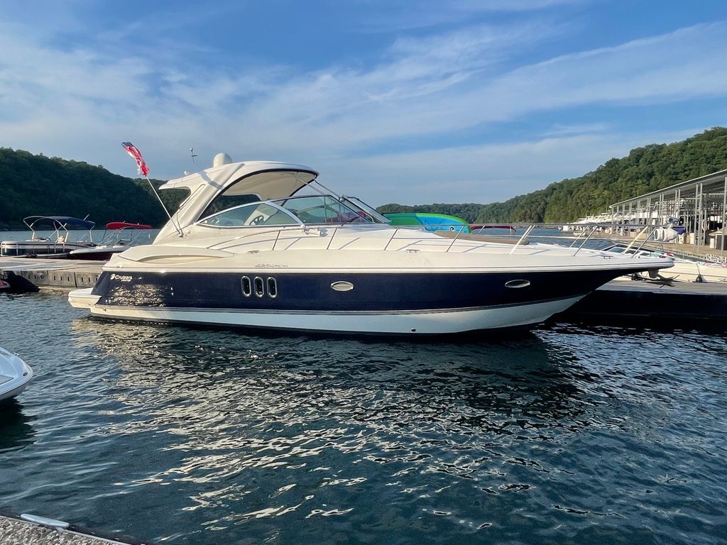2008 Cruisers Yachts 420 Express in lake cumberland KY