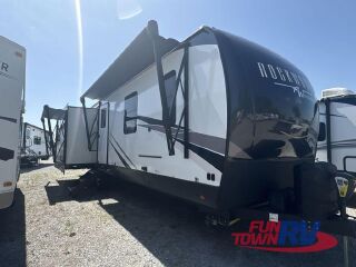 2023 FOREST RIVER ROCKWOOD SIGNATURE 8332SB