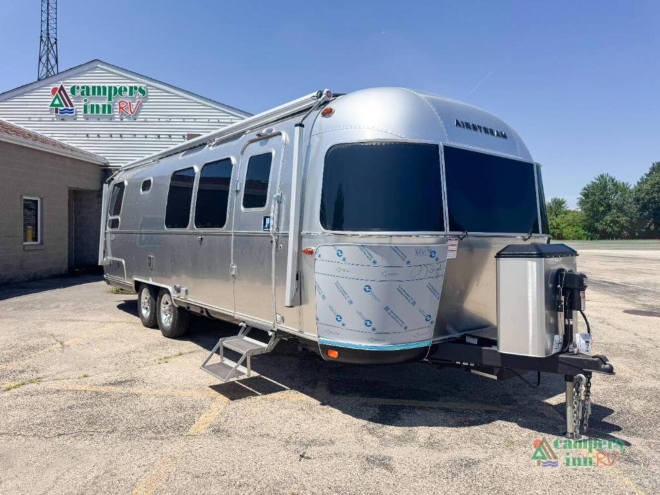 A photo of this 2026 Airstream Classic 28RBT