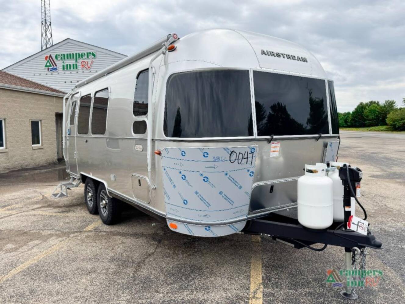 A photo of this 2026 Airstream Trade Wind 23FBT