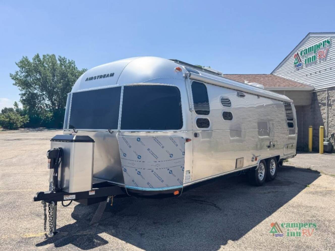 A photo of this 2026 Airstream Classic 28RBT