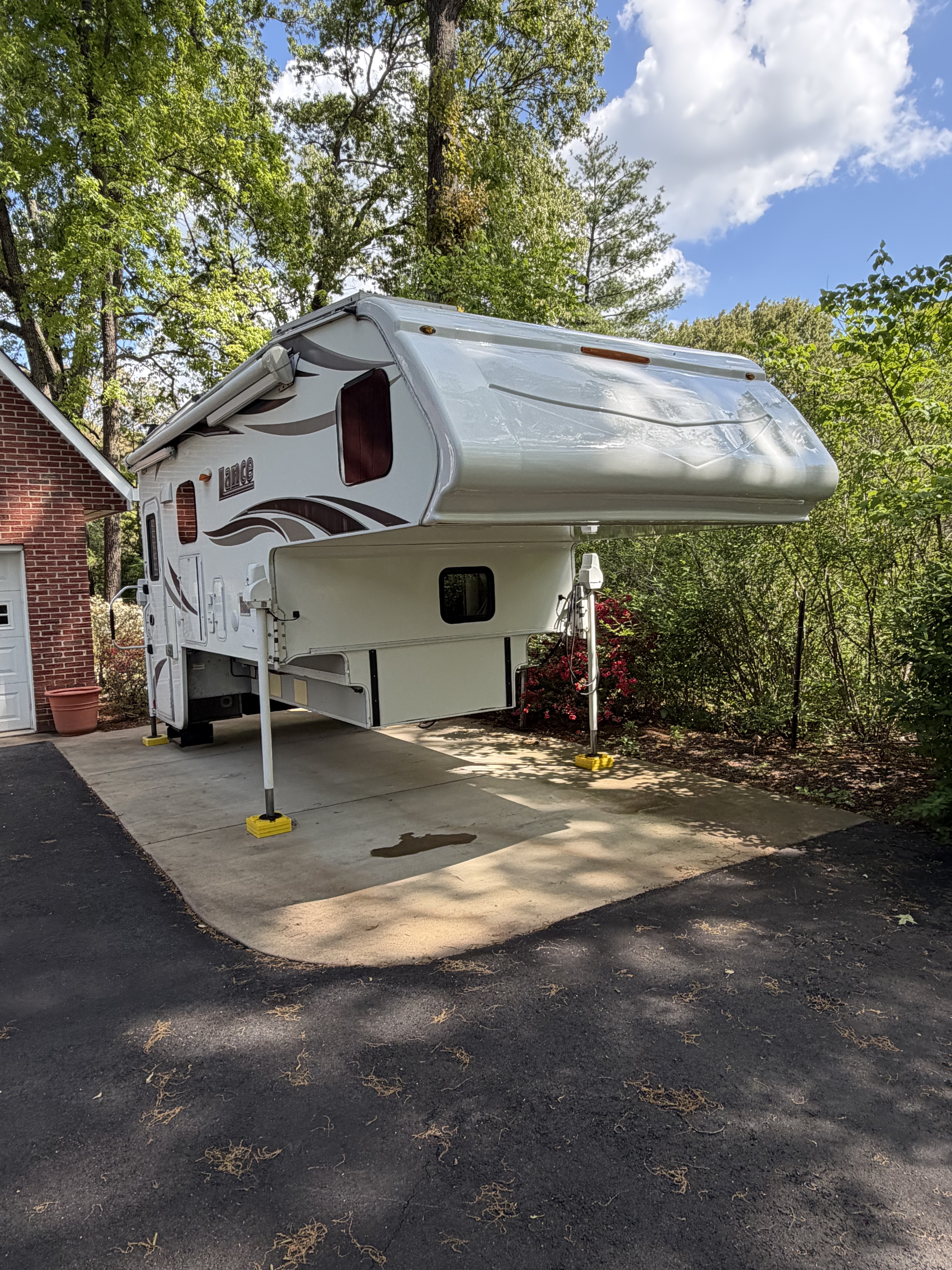 2017 Lance 1172 TRUCK CAMPER RV