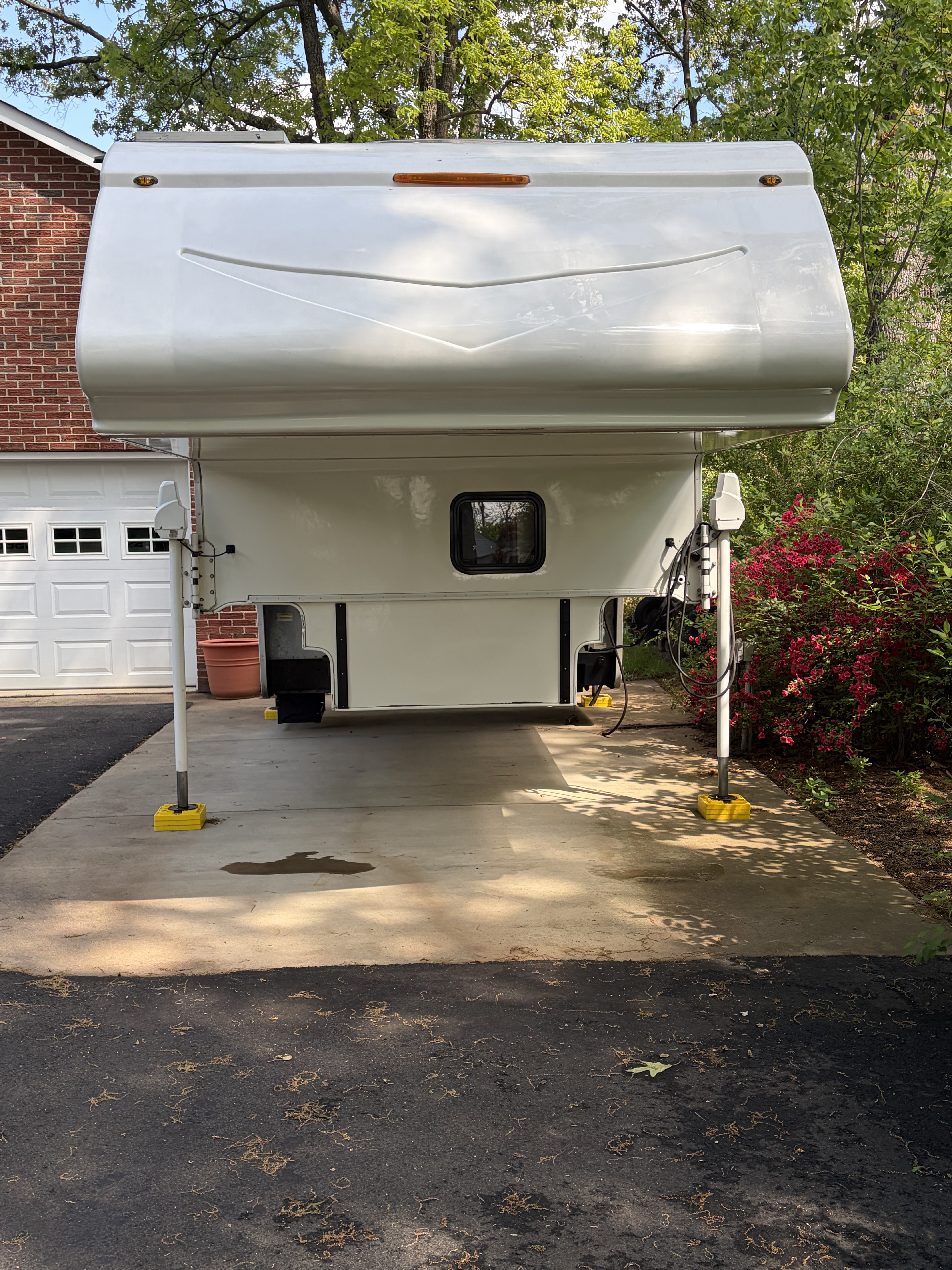 2017 Lance 1172 TRUCK CAMPER in haymarket VA
