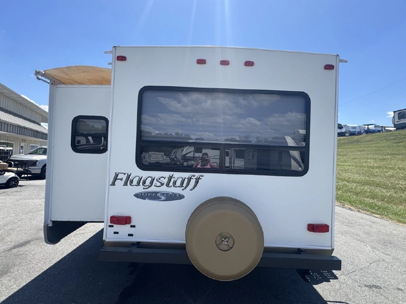 2012 FOREST RIVER FLAGSTAFF 26RLSS