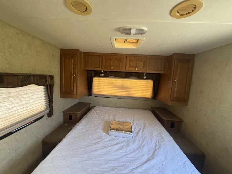 2012 FOREST RIVER FLAGSTAFF 26RLSS